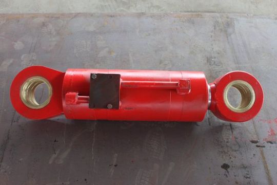 點(diǎn)擊查看詳細(xì)信息<br>標(biāo)題：150鏟板升降油缸 閱讀次數(shù)：2951