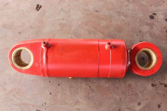 點(diǎn)擊查看詳細(xì)信息<br>標(biāo)題：150JA后支撐油缸 閱讀次數(shù)：3111