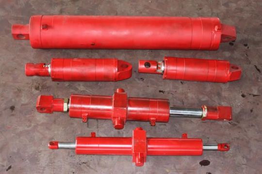 點(diǎn)擊查看詳細(xì)信息<br>標(biāo)題：1100轉(zhuǎn)載機(jī)一系列油缸 閱讀次數(shù)：2526