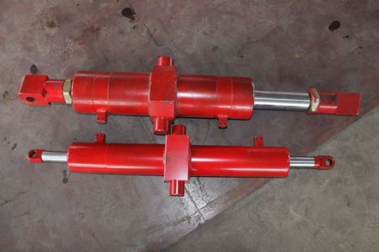 點(diǎn)擊查看詳細(xì)信息<br>標(biāo)題：轉(zhuǎn)載機(jī)平衡油缸 閱讀次數(shù)：2343