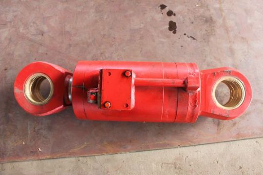 點(diǎn)擊查看詳細(xì)信息<br>標(biāo)題：220鏟板升降油缸 閱讀次數(shù)：1928