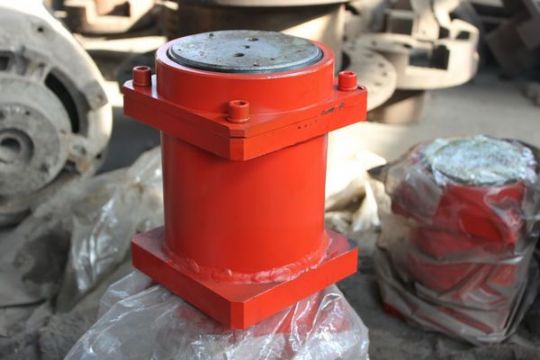 點擊查看詳細信息<br>標題：160掘進機漲緊油缸 閱讀次數(shù)：2328