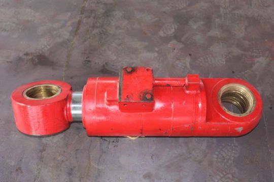 點(diǎn)擊查看詳細(xì)信息<br>標(biāo)題：160鏟板升降油缸 閱讀次數(shù)：2877