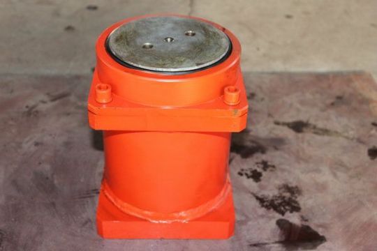 點(diǎn)擊查看詳細(xì)信息<br>標(biāo)題：150掘進(jìn)機(jī)漲緊油缸 閱讀次數(shù)：2891